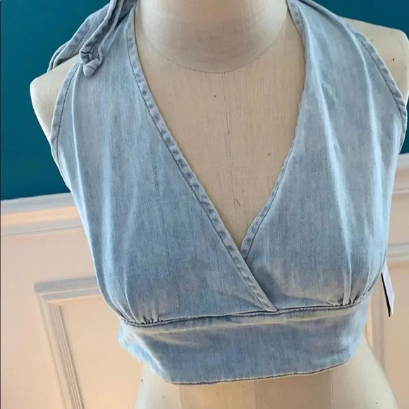 NWT! Women’s Guess light wash jean halter top, Large - Picture 2 of 6